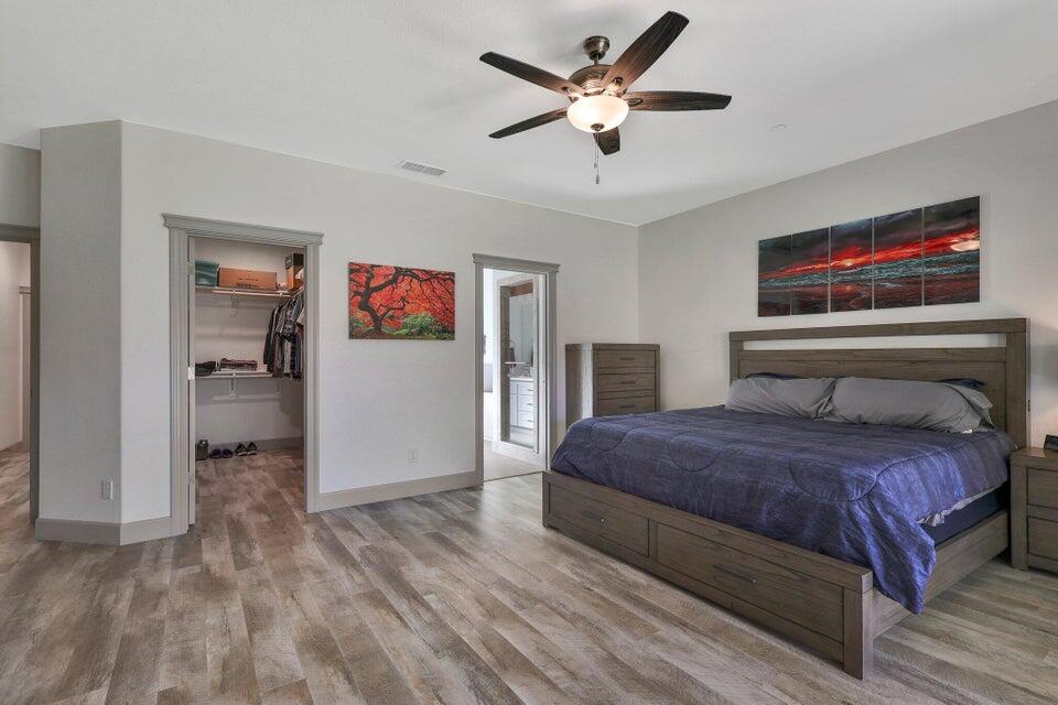 4724 Squirrel Run Court Redding, CA 96002 - Photo 11 of 28 Bedroom 1