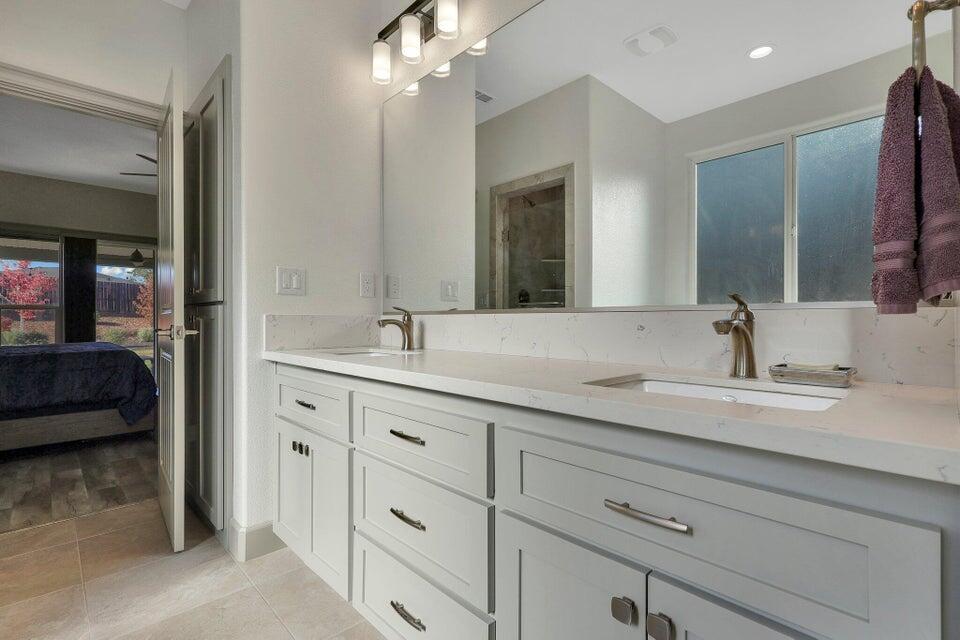 4724 Squirrel Run Court Redding, CA 96002 - Photo 13 of 28 Bathroom 1