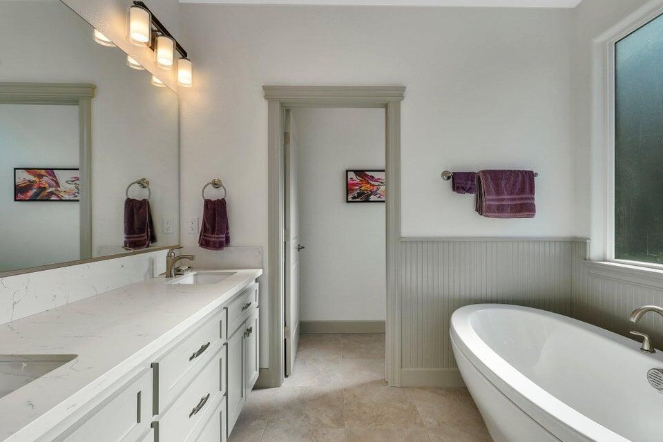 4724 Squirrel Run Court Redding, CA 96002 - Photo 14 of 28 Bathroom 1