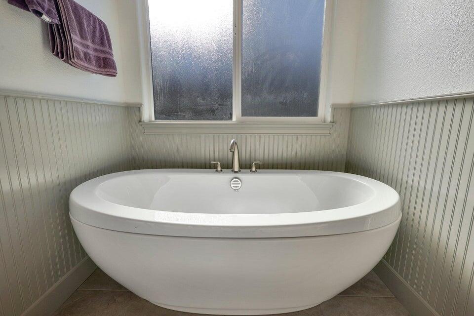 4724 Squirrel Run Court Redding, CA 96002 - Photo 15 of 28 Bathroom 1