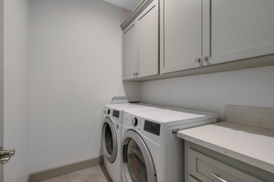 4724 Squirrel Run Court Redding, CA 96002 - Photo 20 of 28 Laundry Room