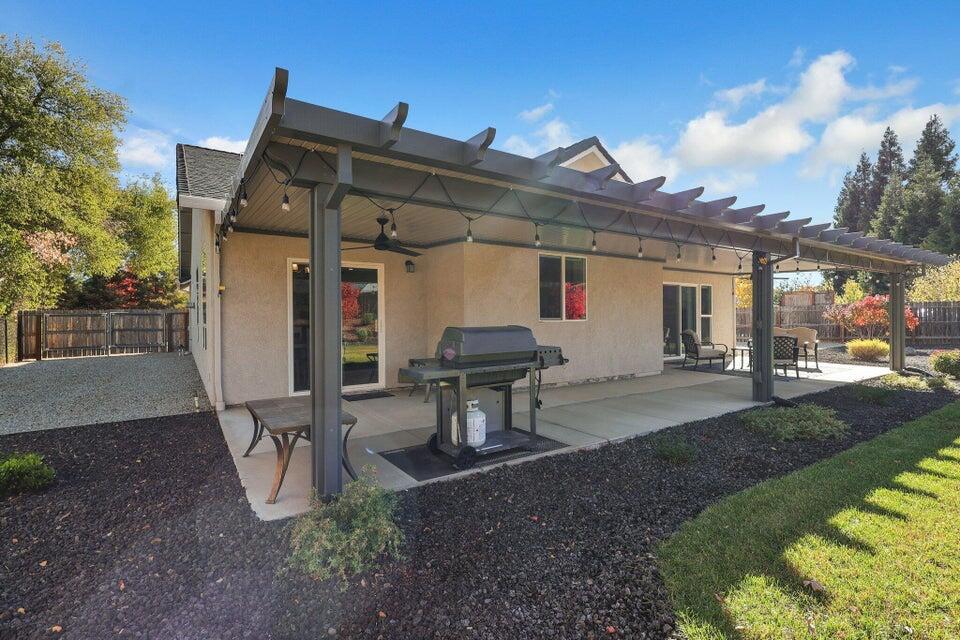 4724 Squirrel Run Court Redding, CA 96002 - Photo 23 of 28 Patio