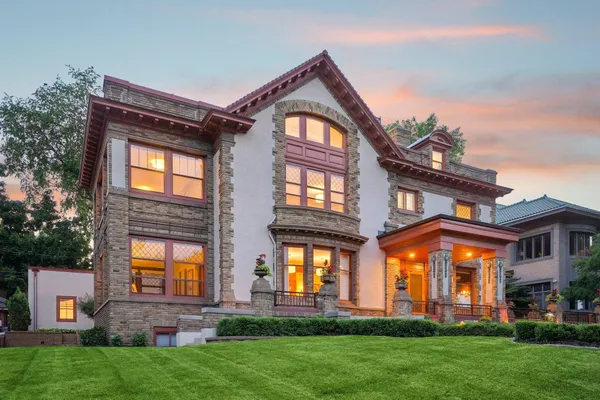$3,000,000 | 2224 West Lake Of The Isles Parkway, Minneapolis, MN 55405