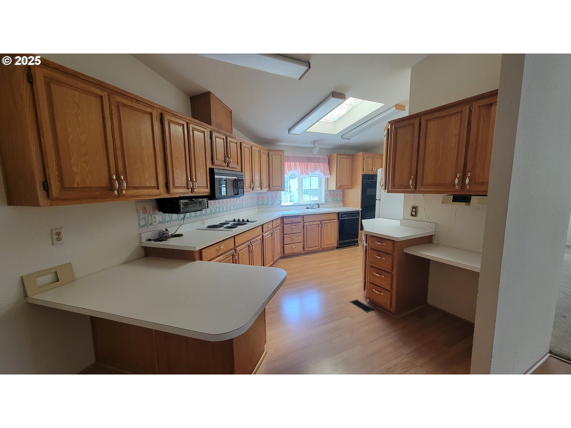 193 Clark Street Myrtle Creek, OR 97457 - Photo 14 of 31 a kitchen with stainless steel appliances a sink a table and chairs in it