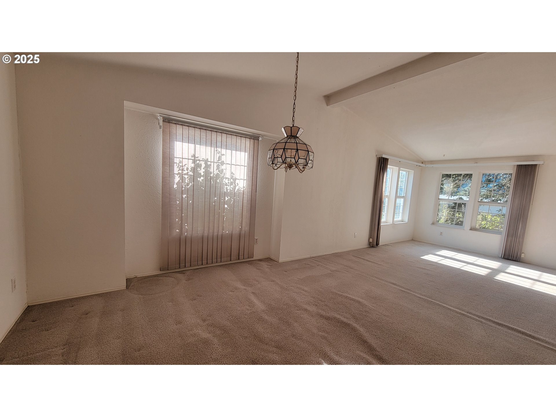 193 Clark Street Myrtle Creek, OR 97457 - Photo 20 of 31 a room with a bed and a window