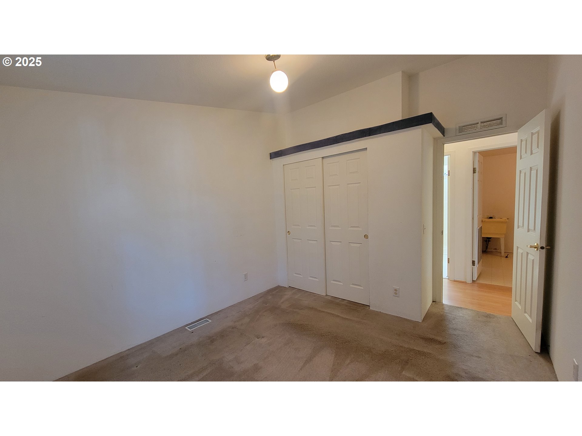 193 Clark Street Myrtle Creek, OR 97457 - Photo 25 of 31 a open space in a house