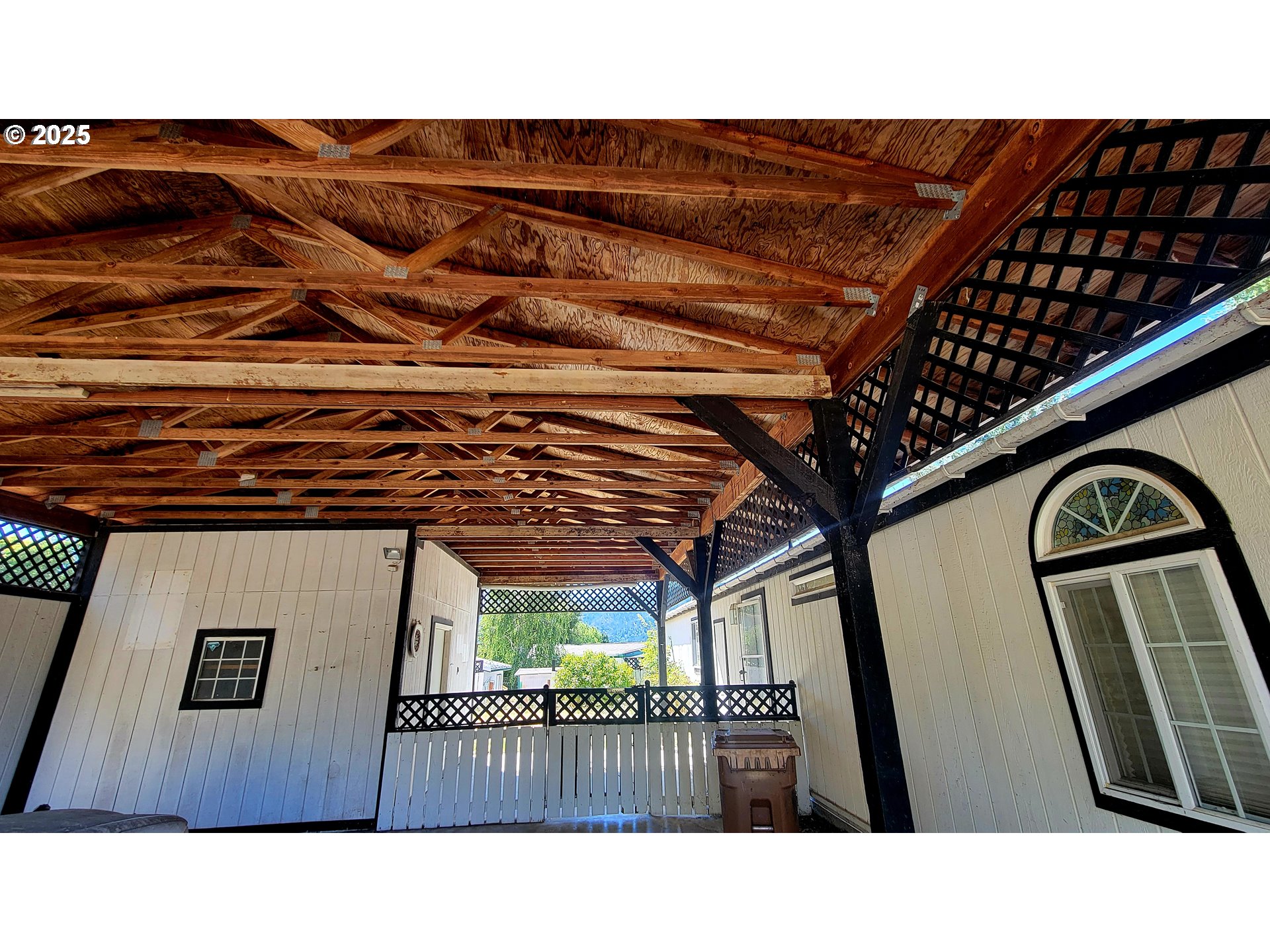 193 Clark Street Myrtle Creek, OR 97457 - Photo 5 of 31 a black and white photo of a house