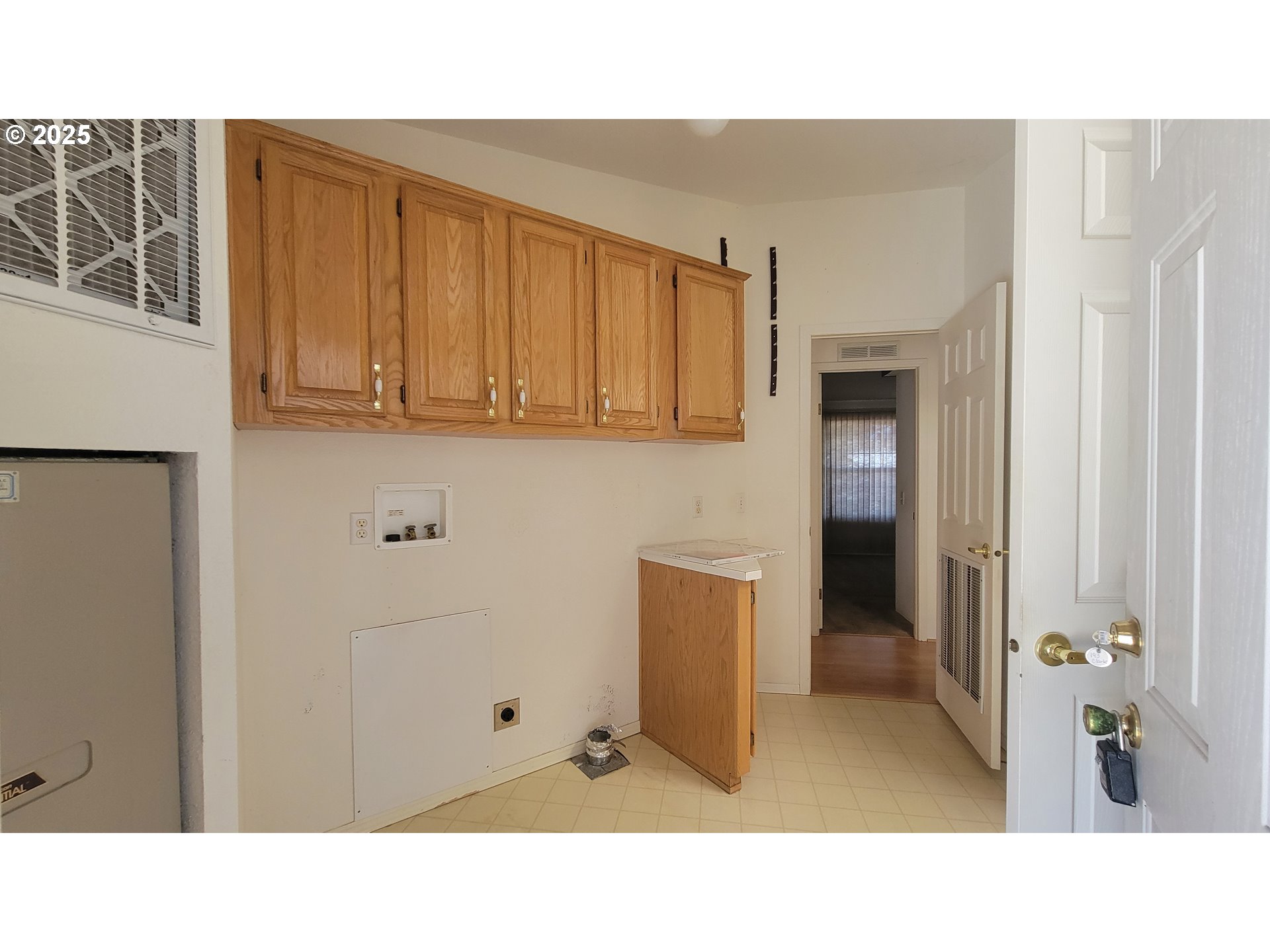 193 Clark Street Myrtle Creek, OR 97457 - Photo 9 of 31 a open kitchen with sink and cabinets