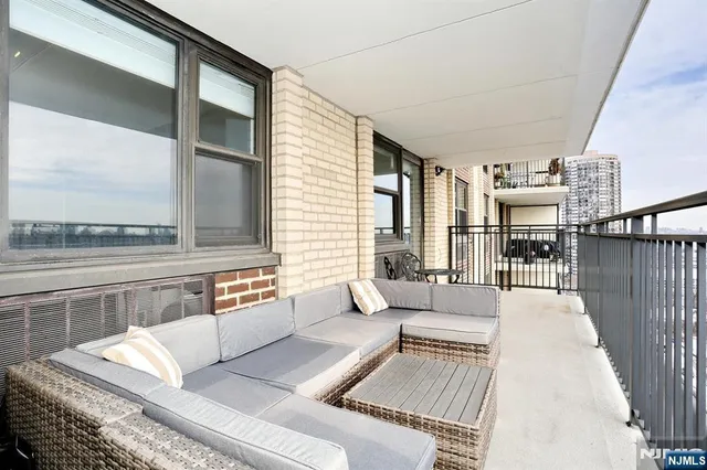 $495,000 | 7855 Boulevard East, Unit 11E, North Bergen, NJ 07047