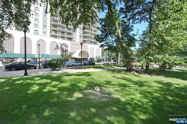 $495,000 | 7855 Boulevard East, Unit 11E, North Bergen, NJ 07047