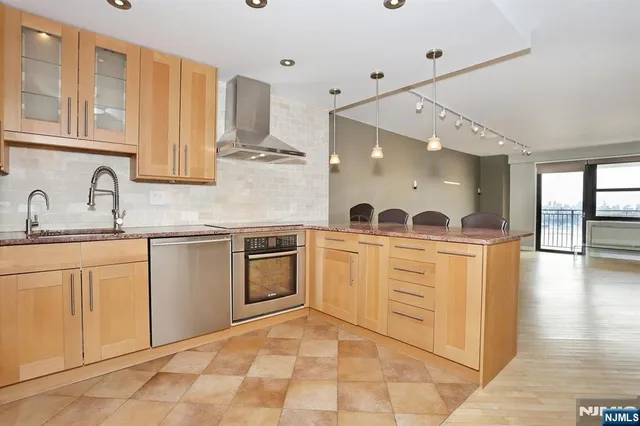 $495,000 | 7855 Boulevard East, Unit 11E, North Bergen, NJ 07047