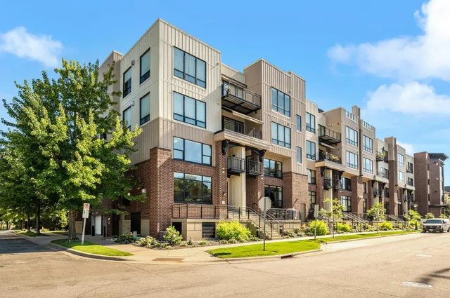 $385,000 | 290 Spring Street, St. Paul, MN 55102