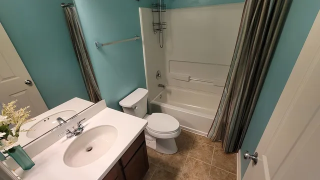 $285,000 | 1422 Carlisle Lane, Hampshire, IL 60140