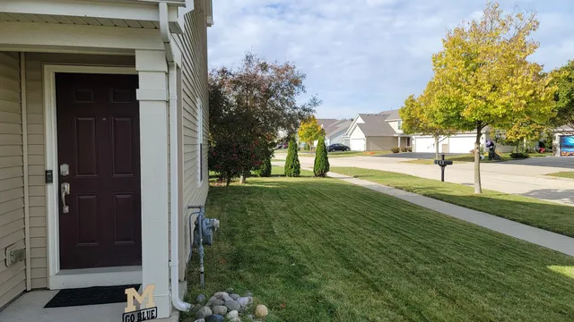 $285,000 | 1422 Carlisle Lane, Hampshire, IL 60140