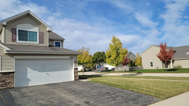 $285,000 | 1422 Carlisle Lane, Hampshire, IL 60140