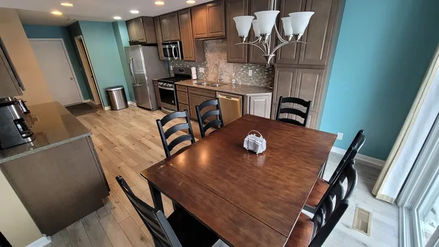 $285,000 | 1422 Carlisle Lane, Hampshire, IL 60140