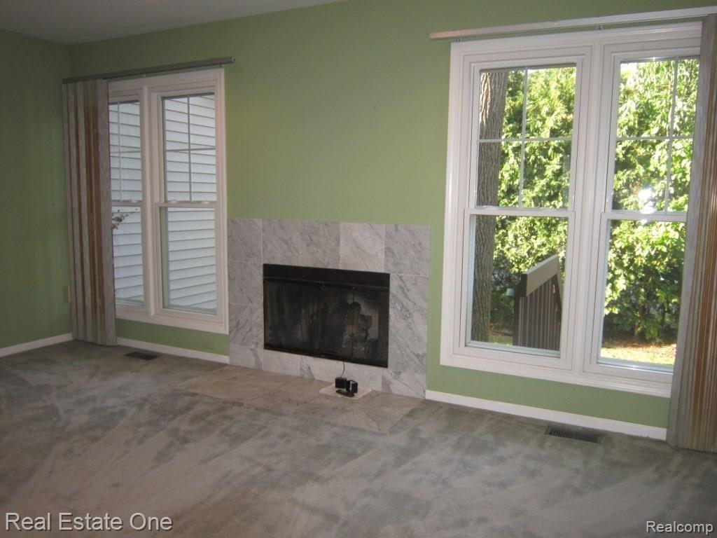 23091 Farmington Road Farmington, MI 48336 - Photo 8 of 36 IMG_1108.JPG