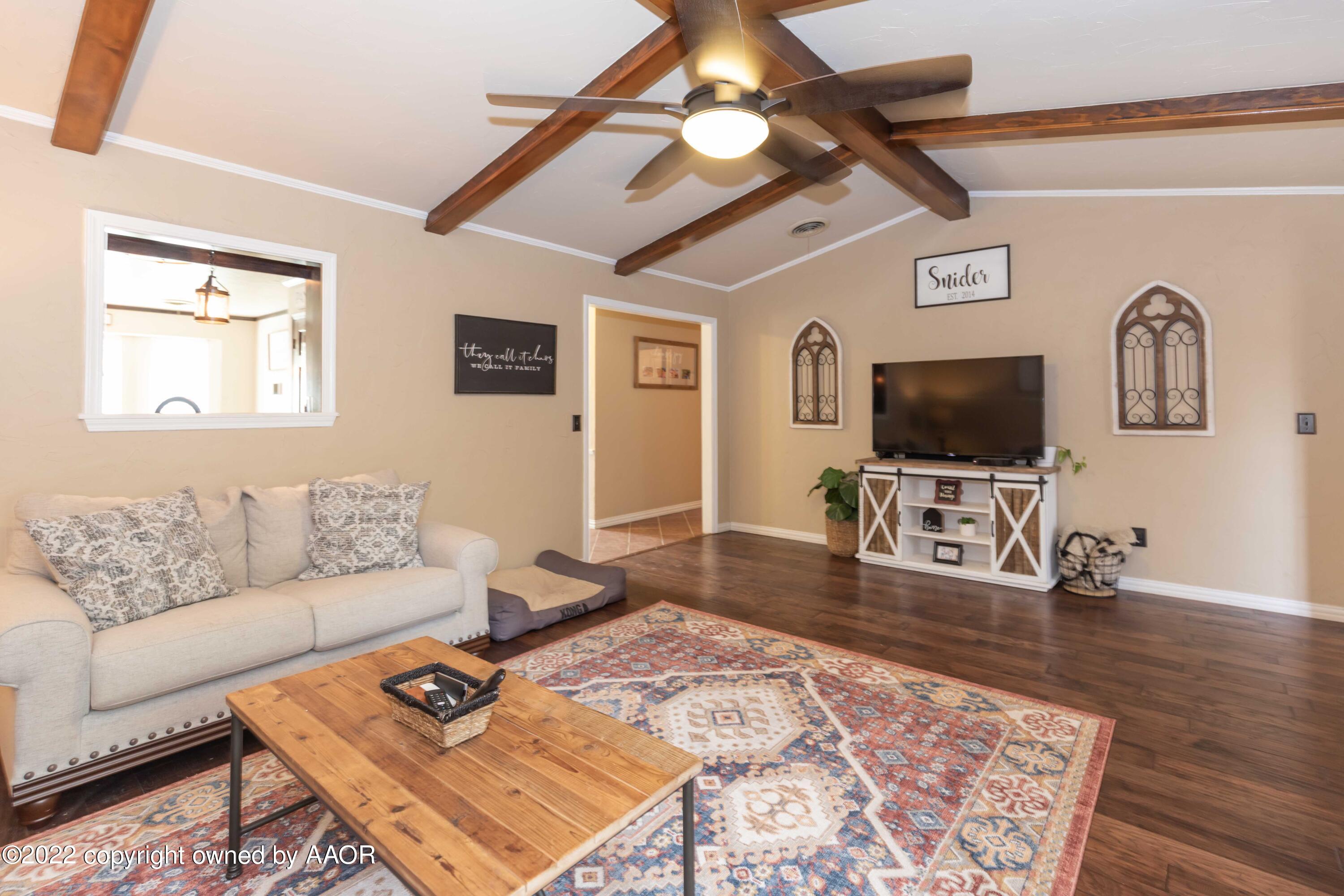 6410 Hamstead Drive Amarillo, TX 79109 - Photo 14 of 50 LIVING ROOM VIEW 2