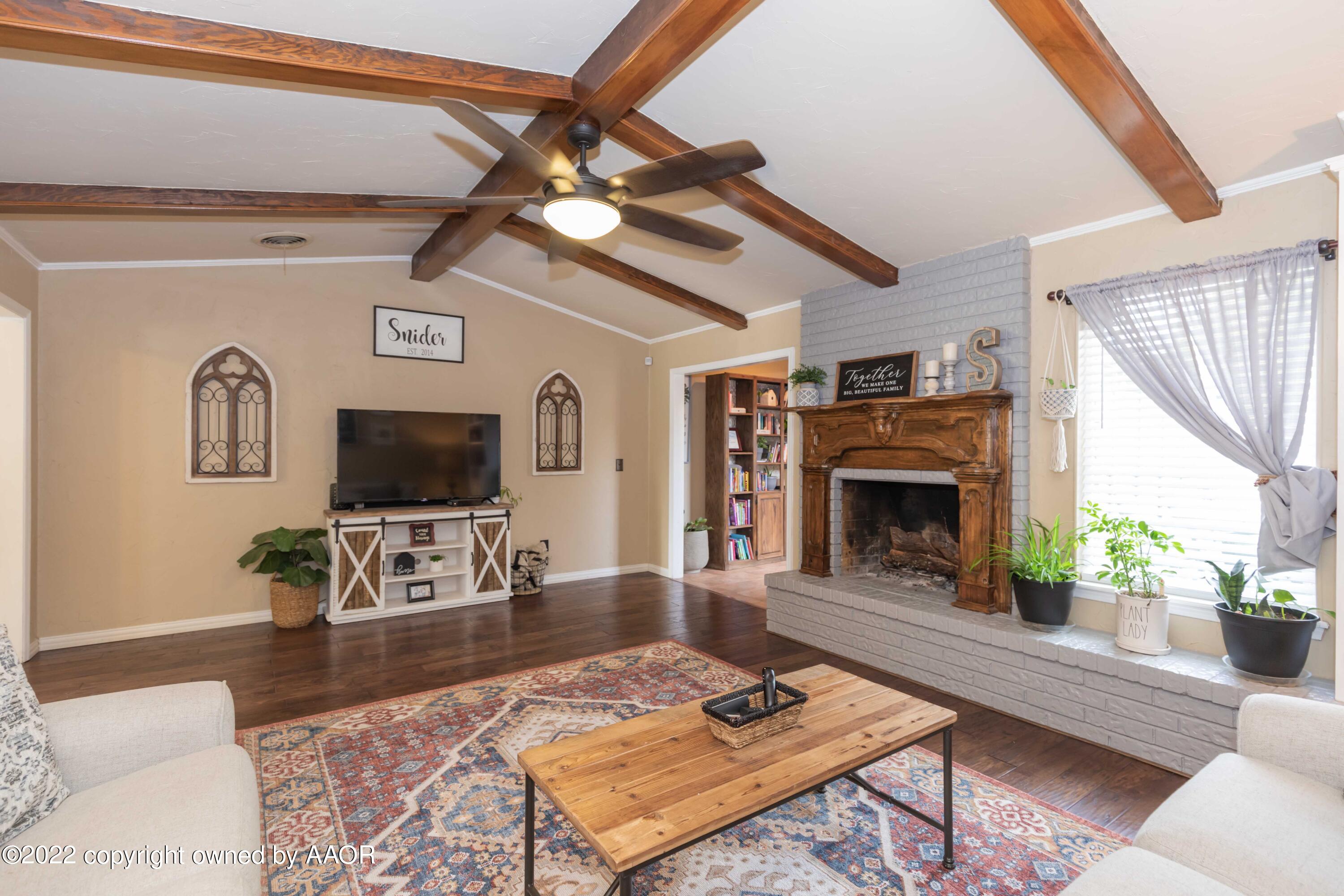 6410 Hamstead Drive Amarillo, TX 79109 - Photo 15 of 50 LIVING ROOM VIEW 3