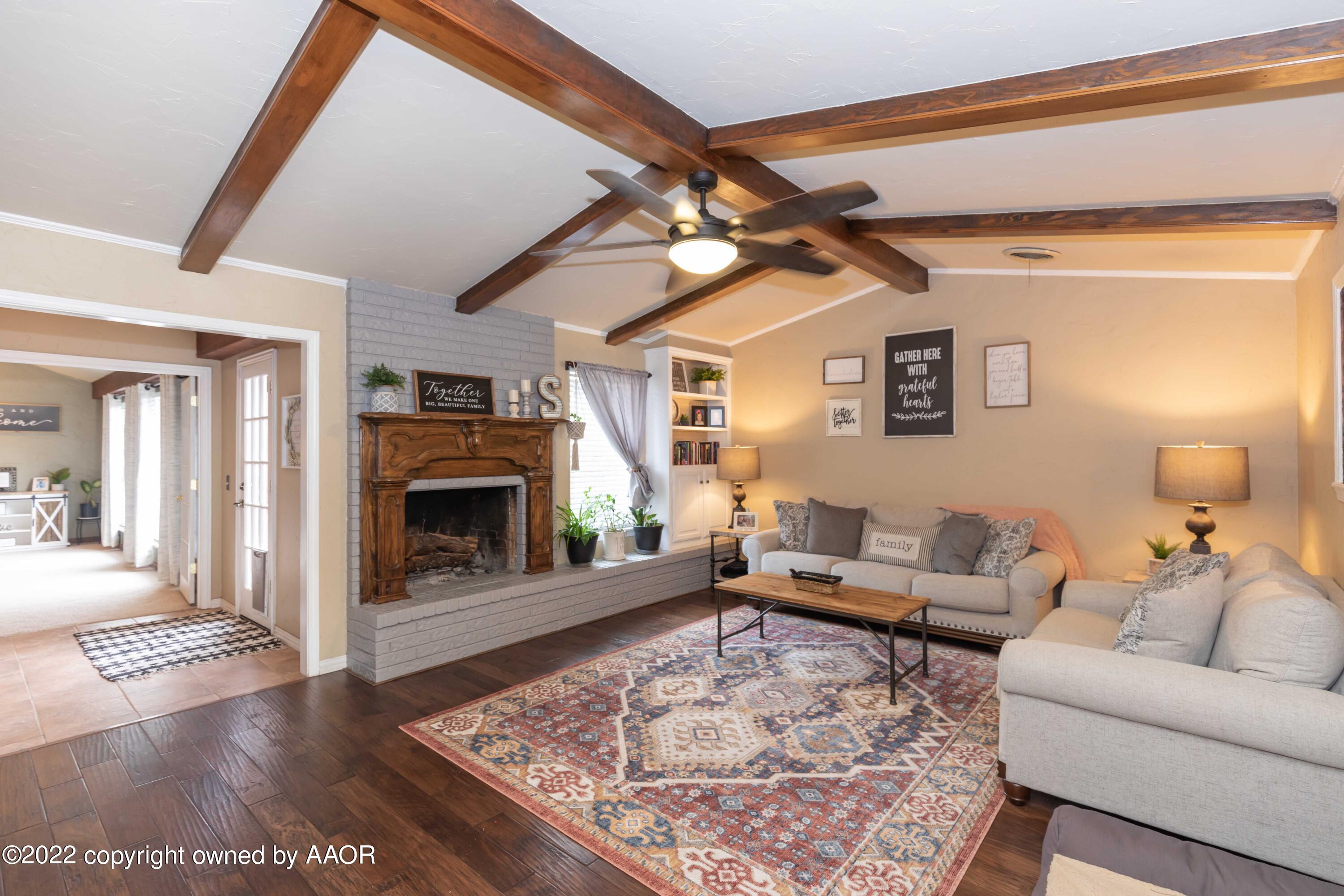6410 Hamstead Drive Amarillo, TX 79109 - Photo 16 of 50 LIVING ROOM VIEW 4