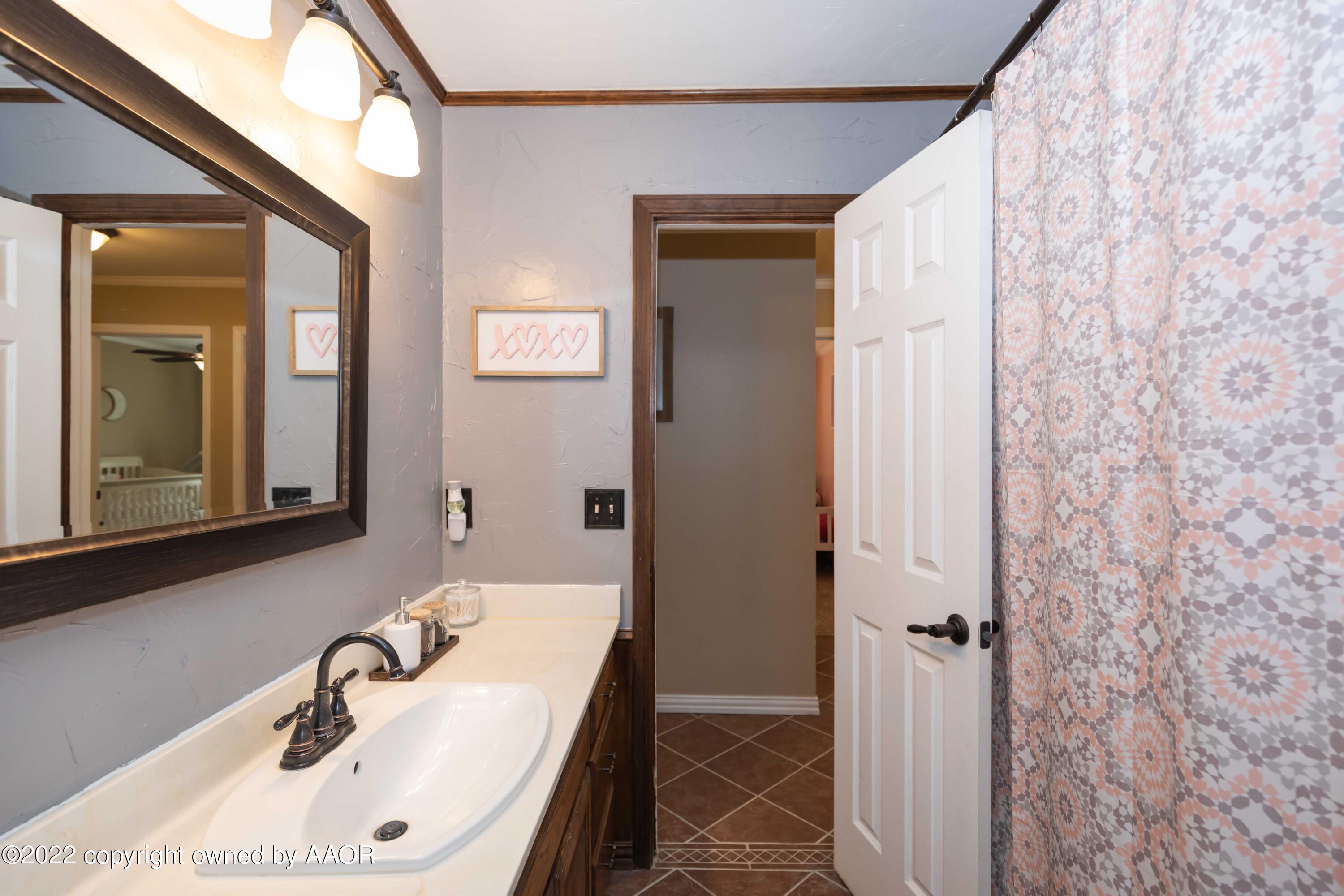 6410 Hamstead Drive Amarillo, TX 79109 - Photo 18 of 50 BATHROOM 2 VIEW 2