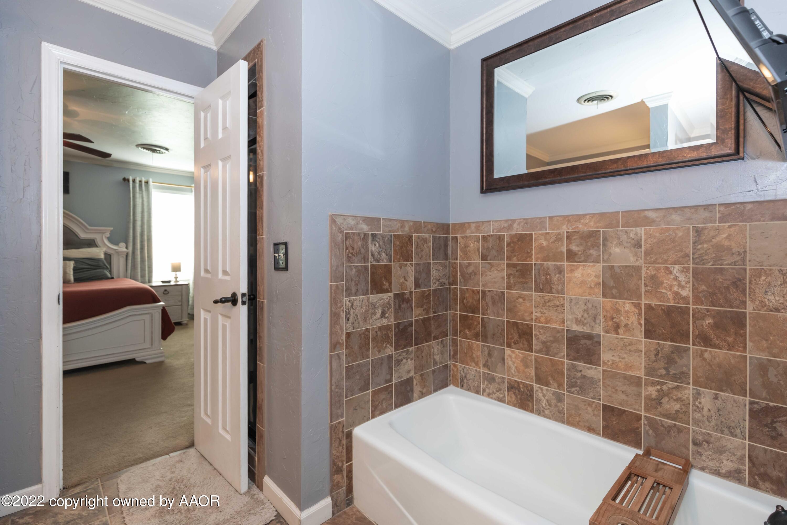 6410 Hamstead Drive Amarillo, TX 79109 - Photo 27 of 50 MASTER BATH VIEW 4