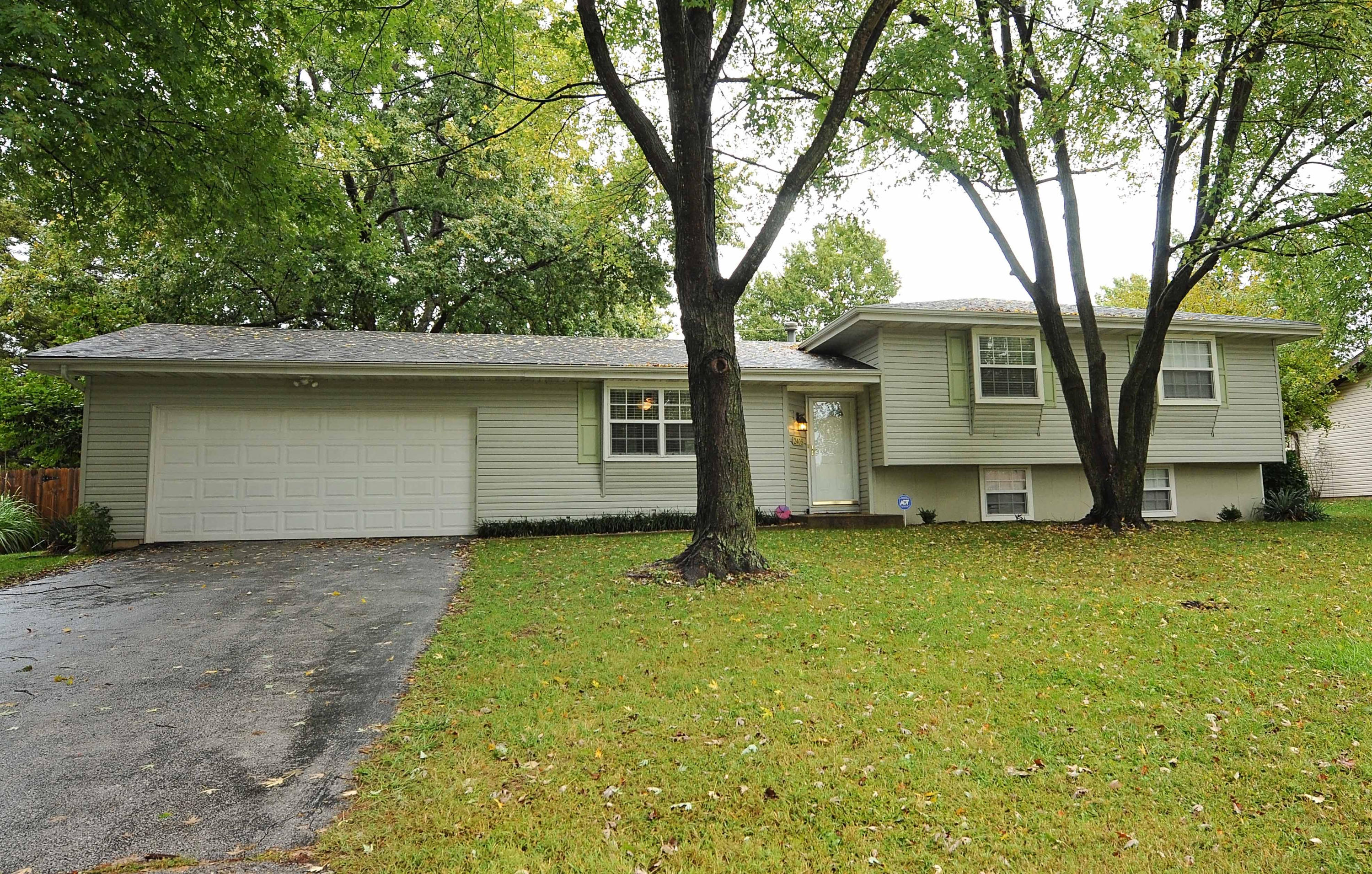 2405 West Alta Street Springfield, MO 65810 - Photo 1 of 1 DEE_9574