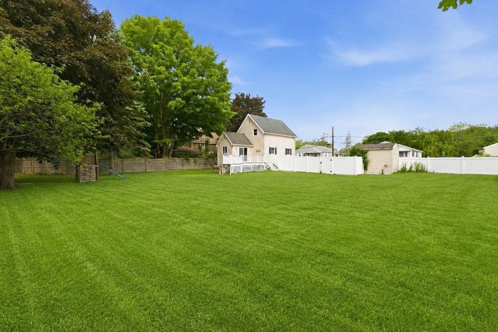 16 Elm Street Reading, MA 01867 - Photo 6 of 42