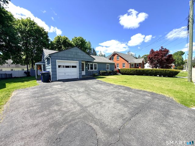 $292,500 | 142 Lois Street, Torrington, CT 06790