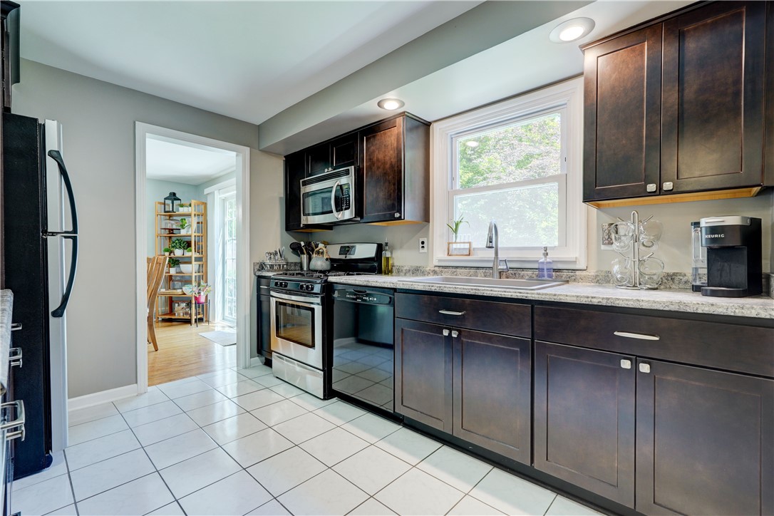 32 Charrington Road Irondequoit, NY 14609 - Photo 24 of 46