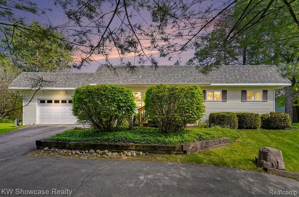 $379,900 | 4200 Woodcock Way, Highland, MI 48357