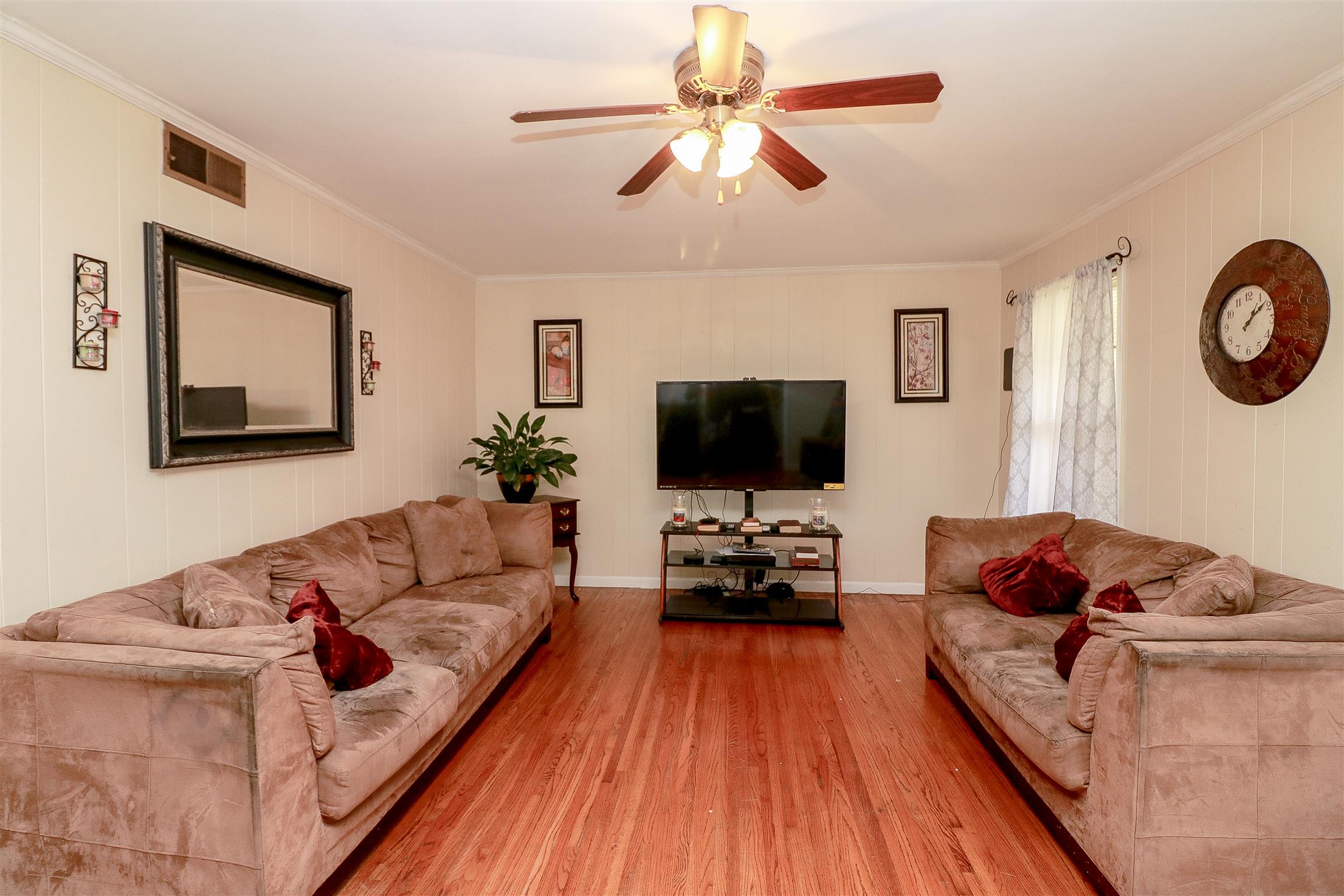 3016 Anderson Road Nashville, TN 37217 - Photo 7 of 25 a living room with furniture and a flat screen tv