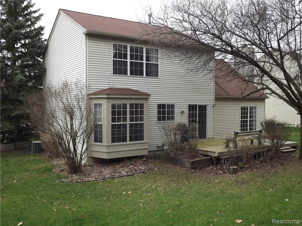 631 Whitney Drive Rochester Hills, MI 48307 - Photo 2 of 14