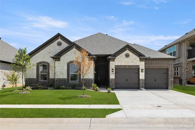 $499,900 | 1019 Moss Grv Trail, Justin, TX 76247