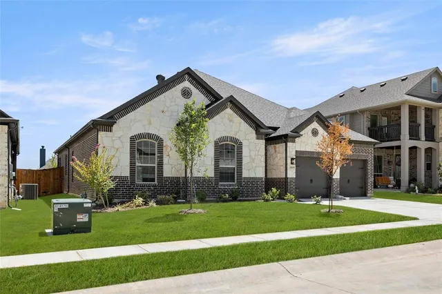 $499,900 | 1019 Moss Grv Trail, Justin, TX 76247