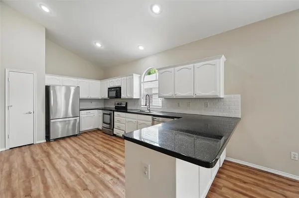 $2,100 | 7464 Maroon Drive, Fort Worth, TX 76120