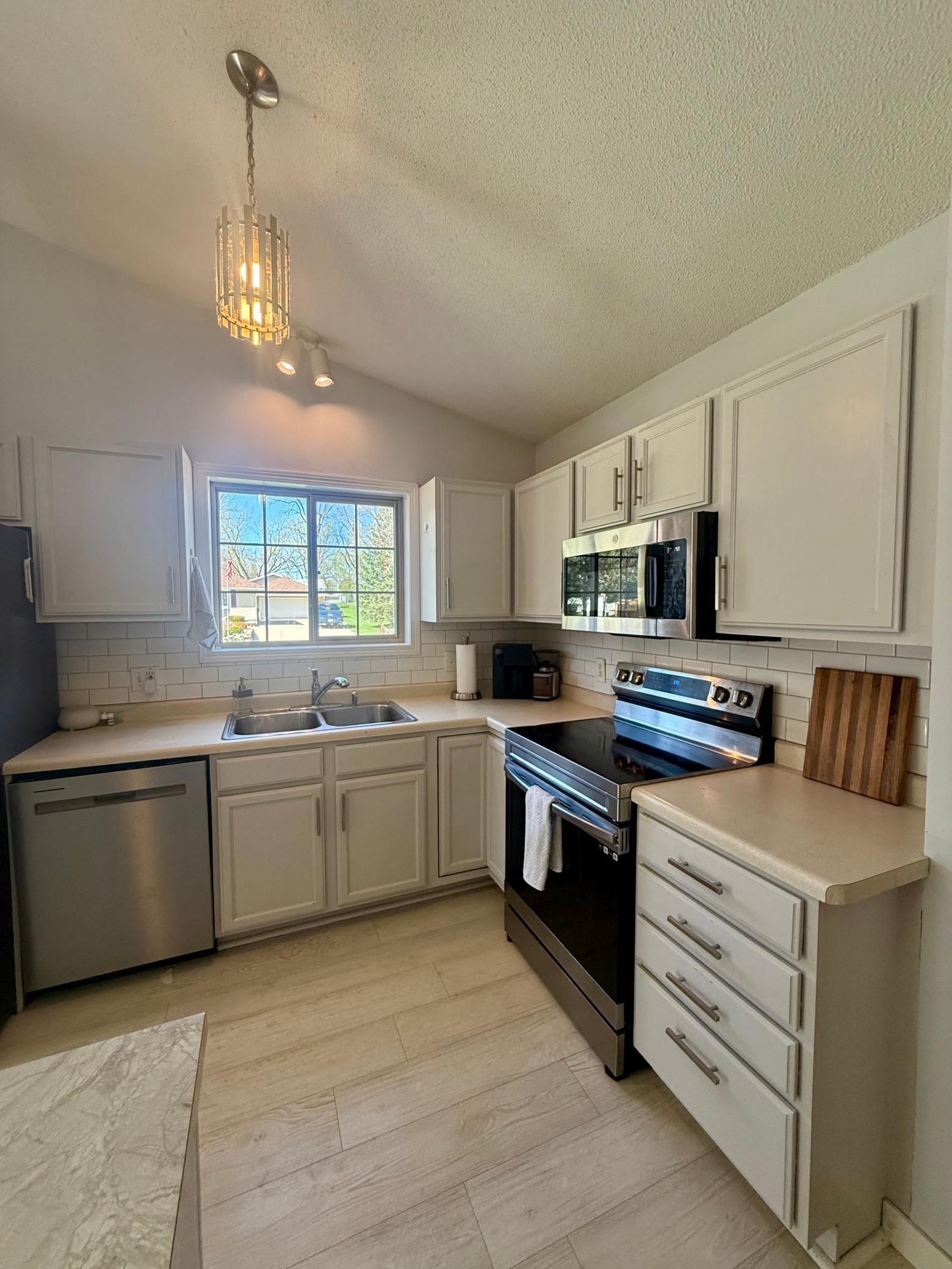 3818 Strathmore Lane Southeast Rochester, MN 55904 - Photo 13 of 45