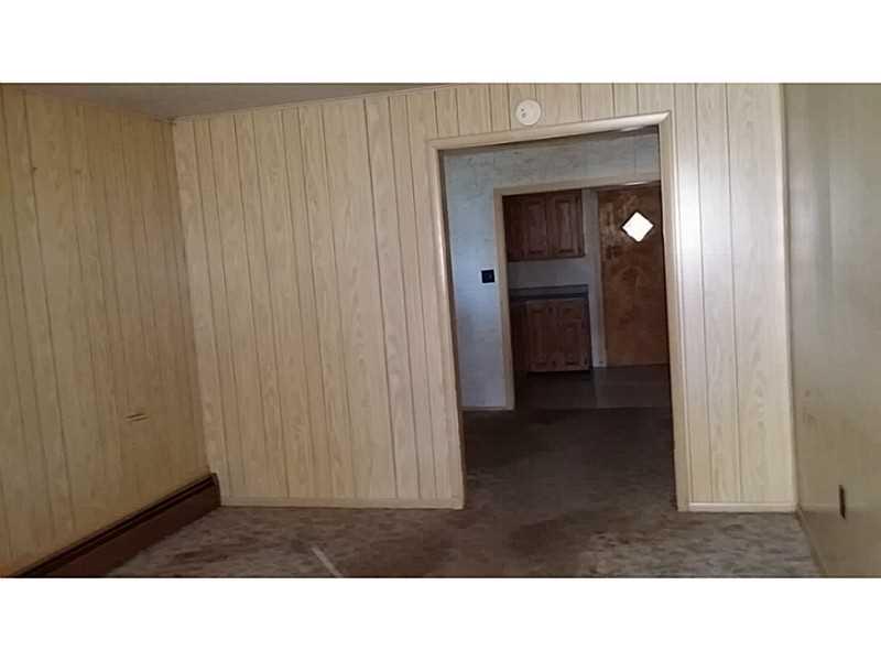 467 Mason Road Tarentum, PA 15084 - Photo 6 of 17 Living Room.