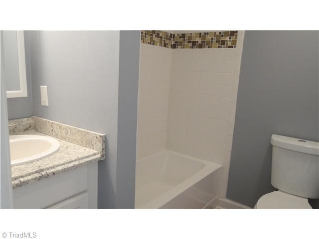 4431 Maness Road Seagrove, NC 27341 - Photo 11 of 15 Bath.