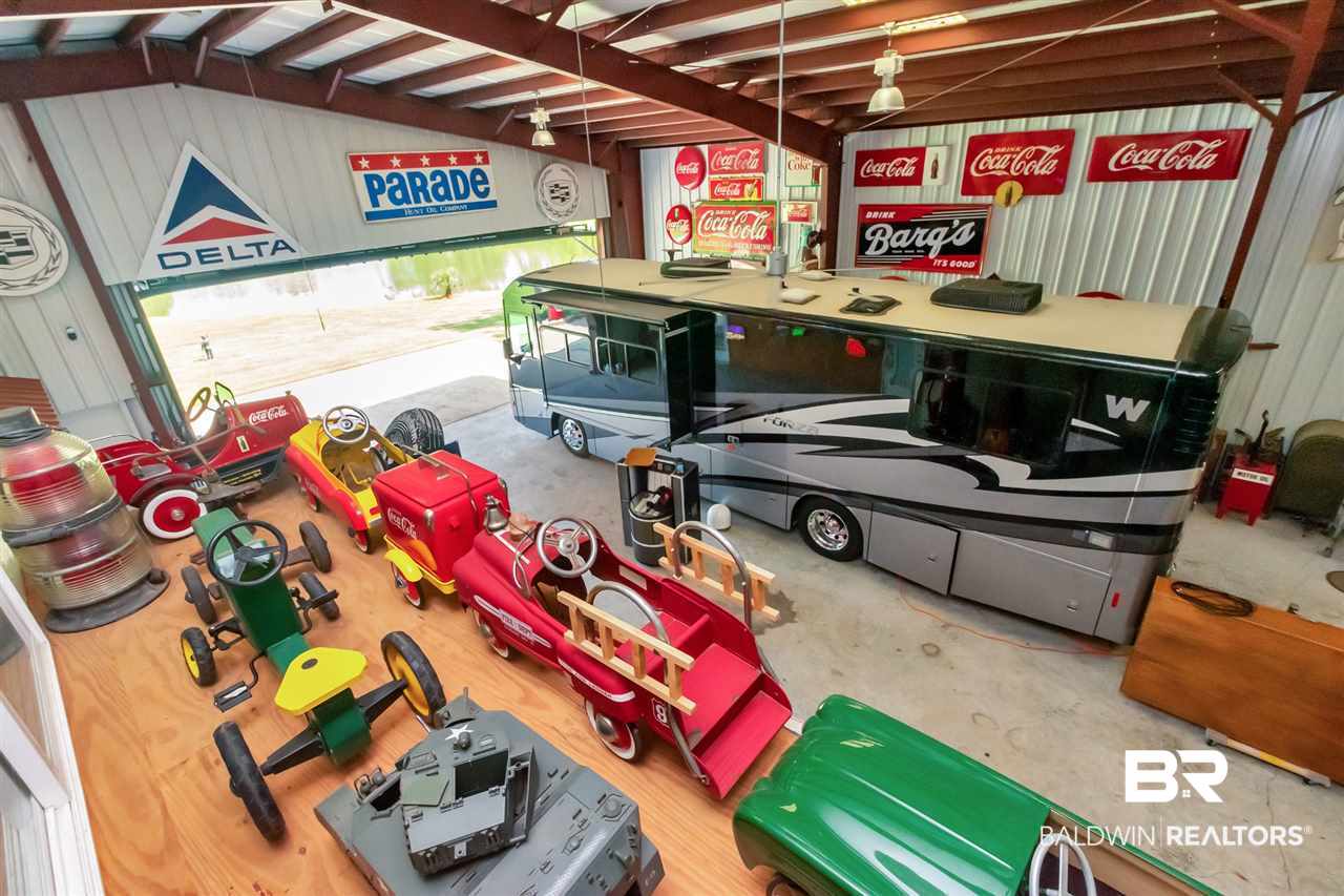 11000 Kelly Road Mobile, AL 36608 - Photo 30 of 48 Look at all this room!