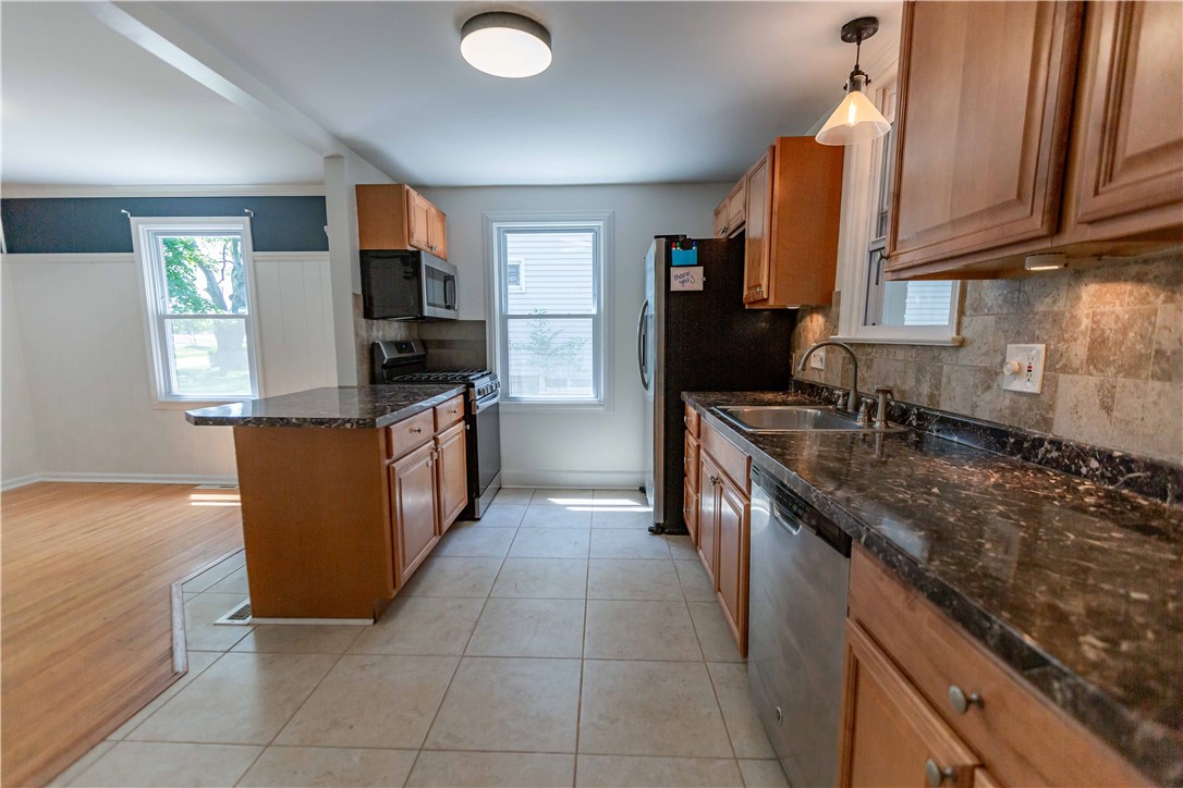 39 Ridgewood Drive Irondequoit, NY 14622 - Photo 12 of 23 Kitchen