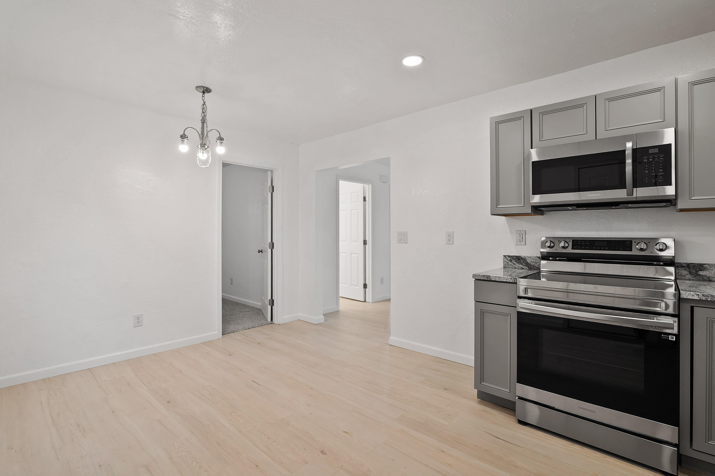 522 South 4th Street Central Point, OR 97502 - Photo 11 of 24 522SFourthSt-015