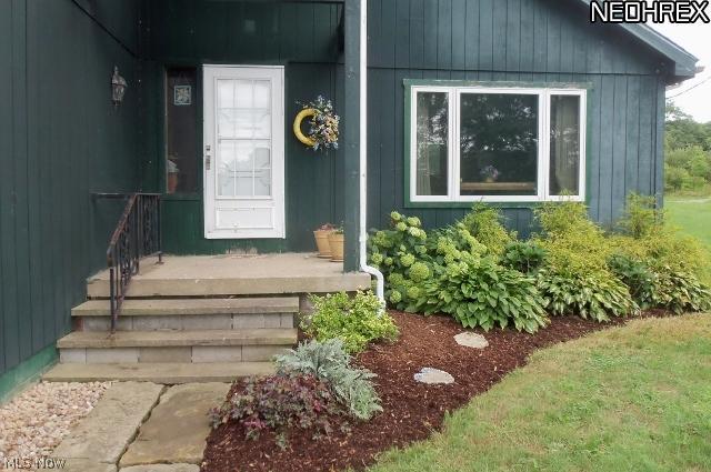13256 Madison Road Middlefield, OH 44062 - Photo 2 of 20 Front entry