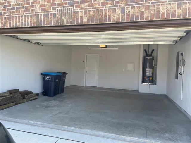 a view of livingroom with furniture