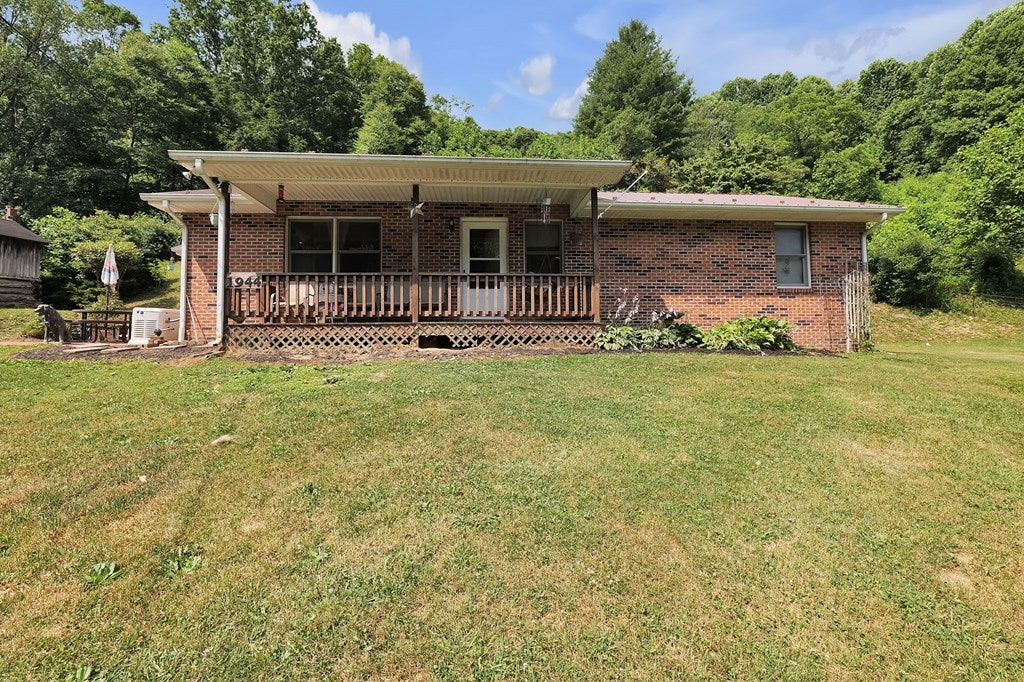 1944 South Fork Road Marion, VA 24354 - Photo 2 of 27 Gallery Image 2