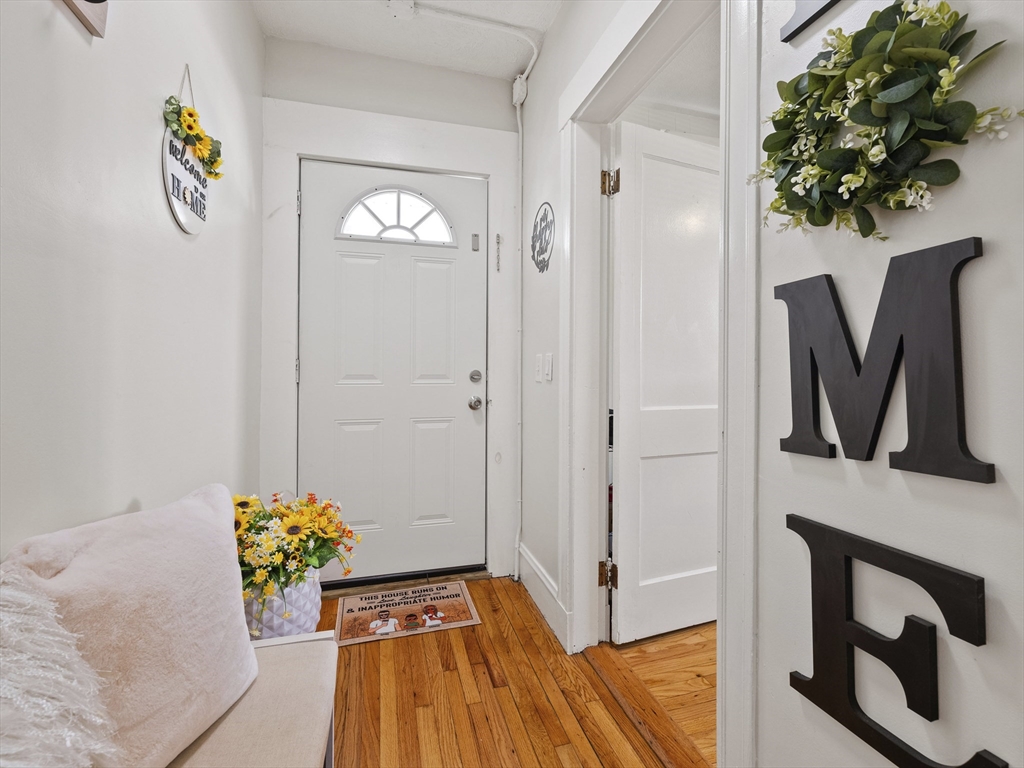 8-10 Edgemere Road, Unit 1 Lynn, MA 01904 - Photo 3 of 36