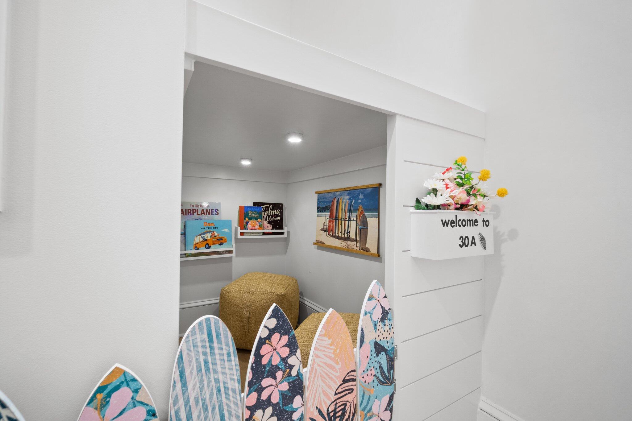 80 Seaboard Lane Santa Rosa Beach, FL 32459 - Photo 22 of 88 a living room with couch