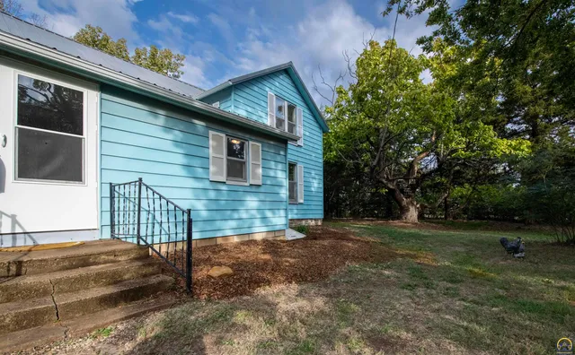 $220,000 | 1665 24th Road, Waverly, KS 66871