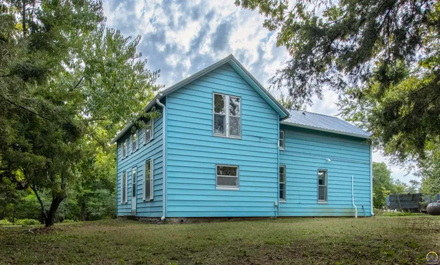 $220,000 | 1665 24th Road, Waverly, KS 66871