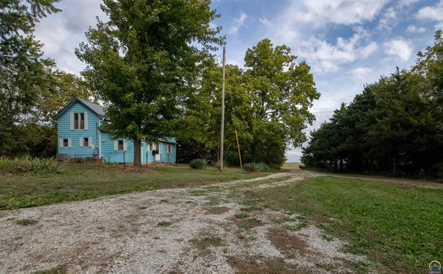 $220,000 | 1665 24th Road, Waverly, KS 66871